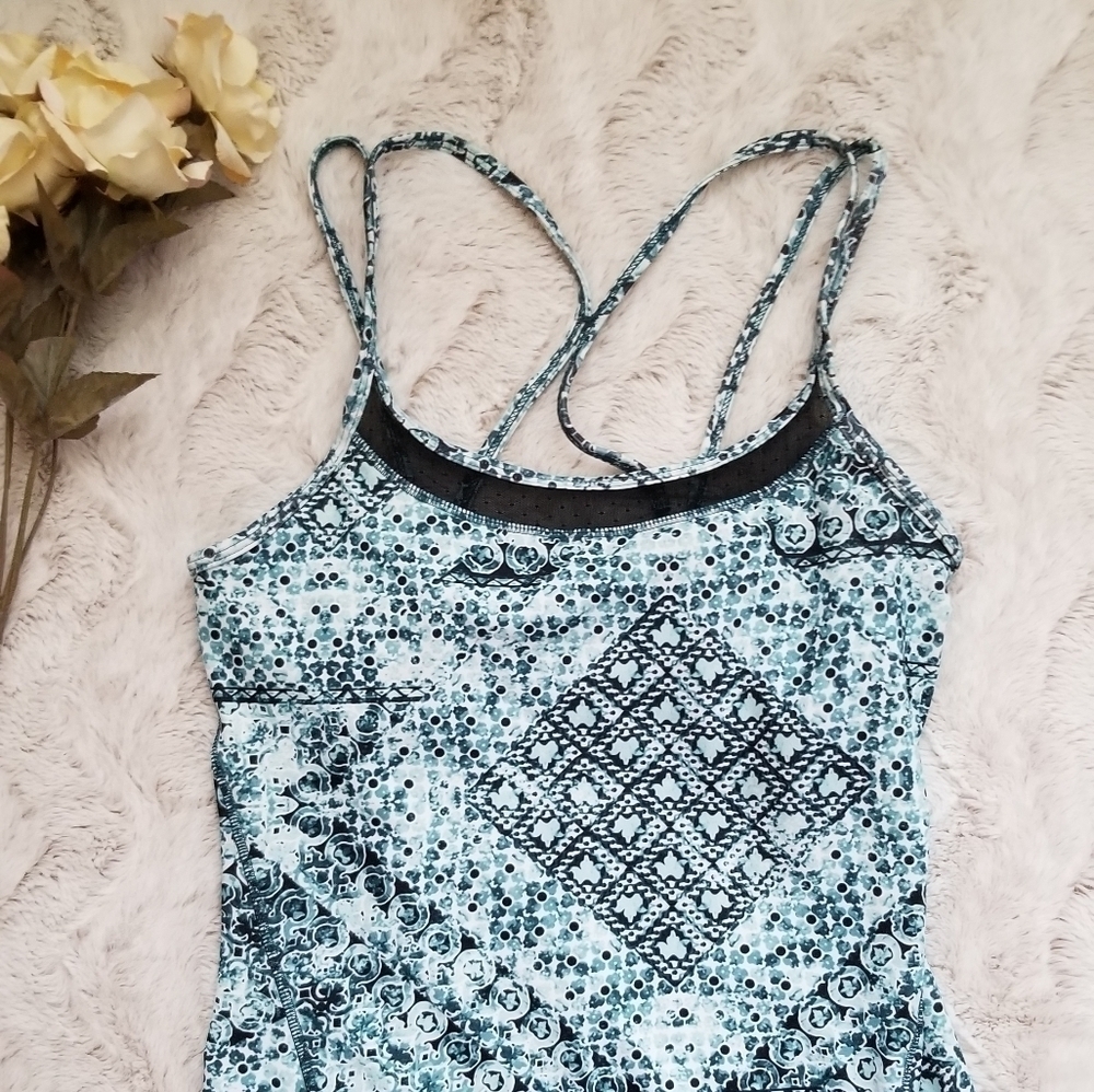 ✨️CL Gaiam Blue White Indian Mosiac Pattern Top Size XS